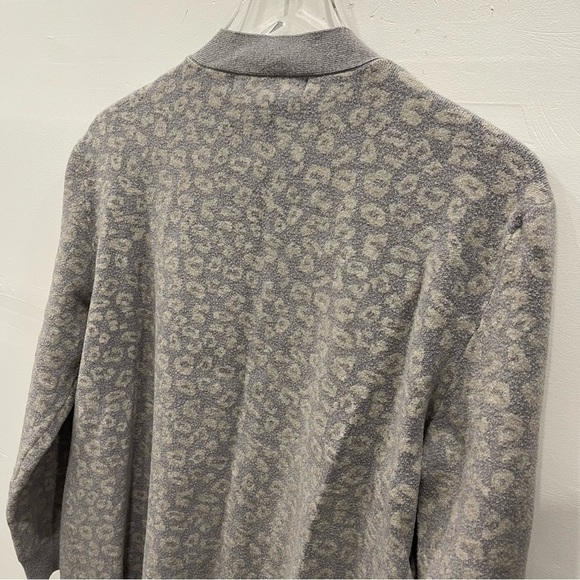 Cupcakes & Cashmere Cheyenne Leopard Jacquard Cardigan Sweater Lightweight Grey - Picture 8 of 11